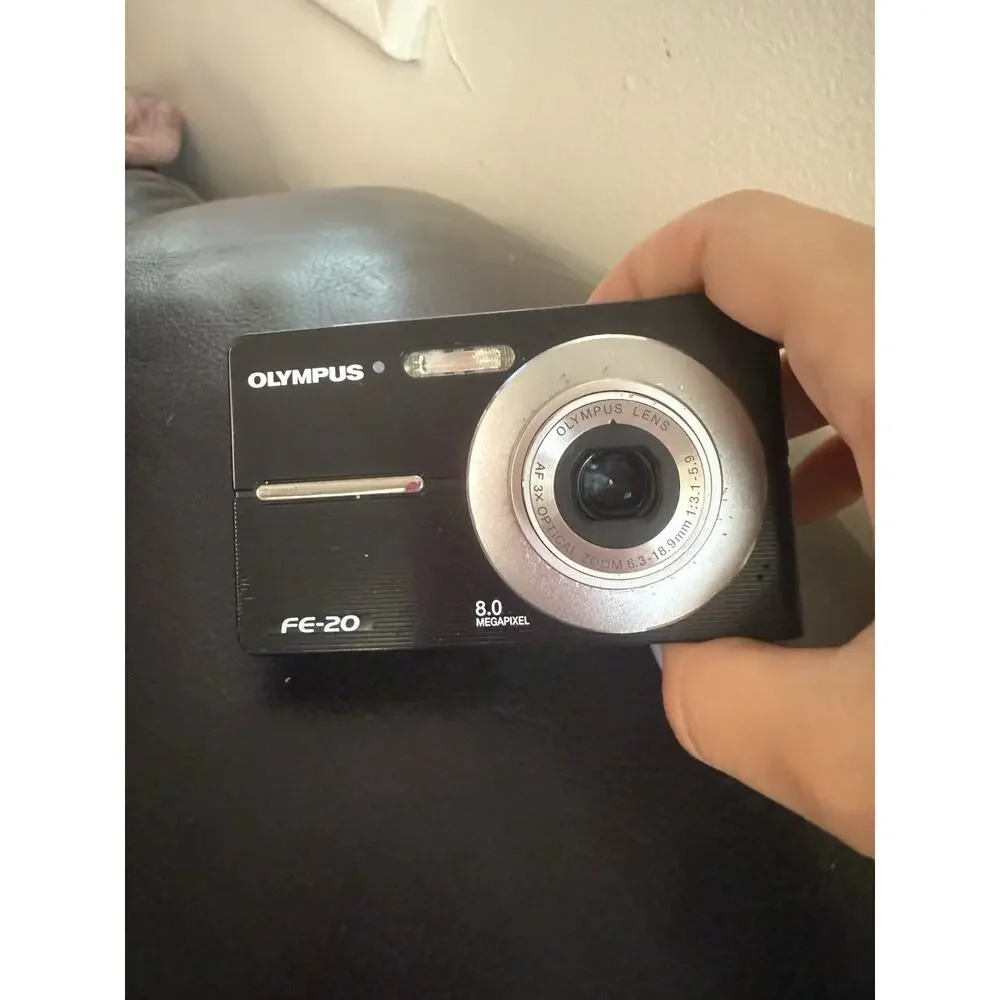 OLYMPUS FE-20 8.0 Megapixel Digital Camera, Powers On, FOR PARTS